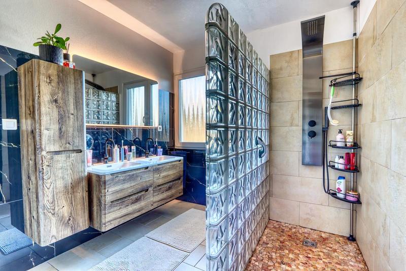 Maison - 265 m² - 10 pièces