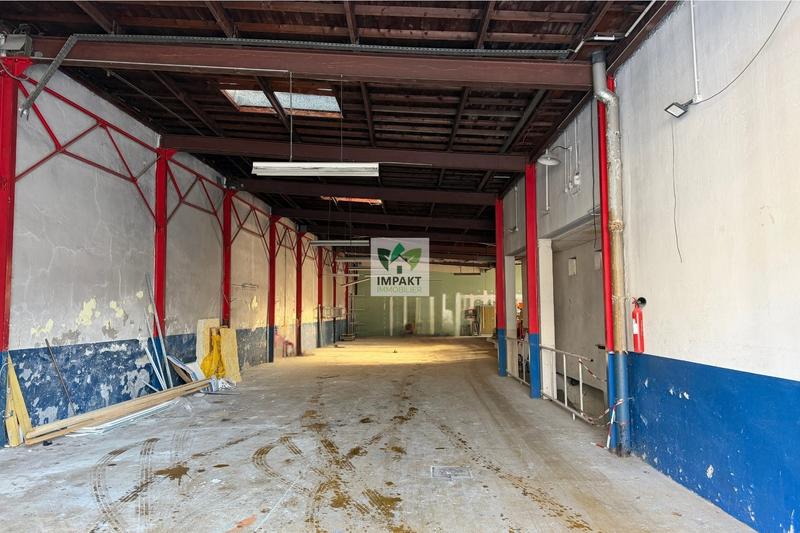 Entrepôt - 605 m²