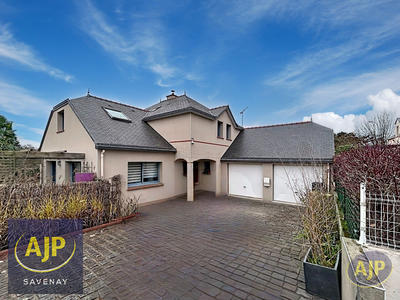 Maison - 200 m² - 9 pièces