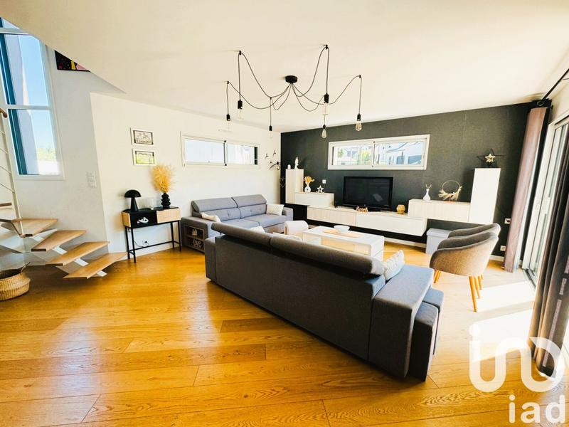 Maison - 200 m² - 8 pièces