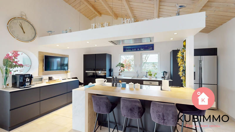 Maison - 214 m² - 8 pièces