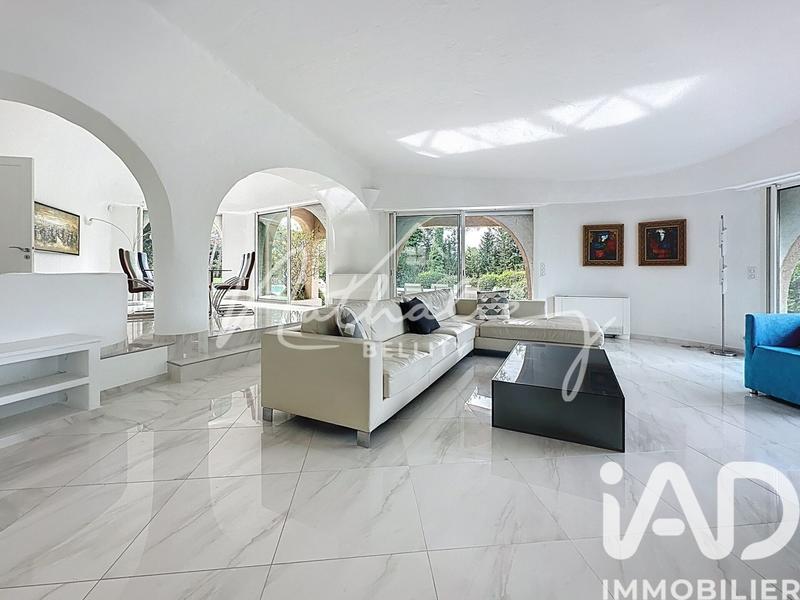 Maison - 550 m² - 13 pièces