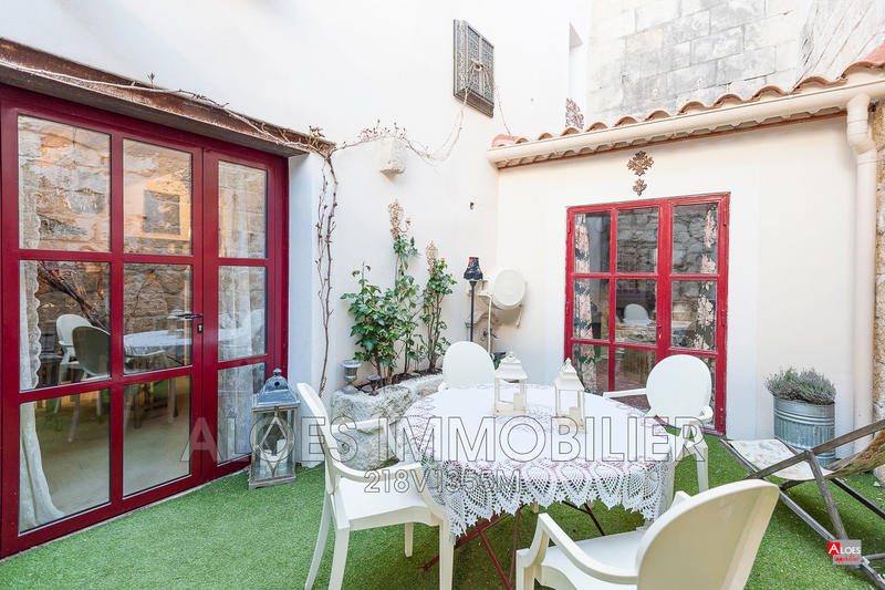 Maison - 220 m² - 7 pièces