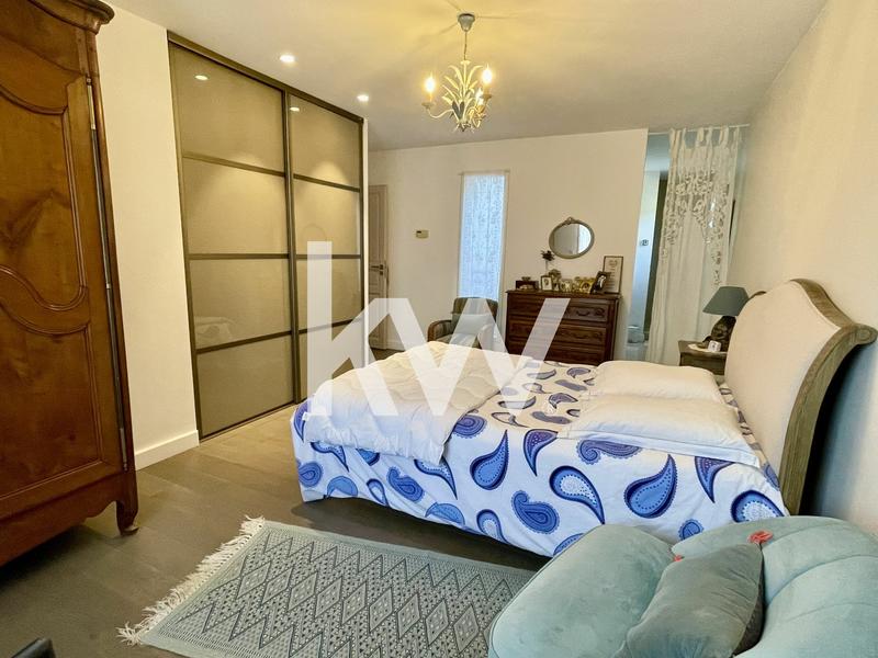 Maison - 210 m² - 7 pièces