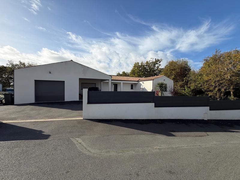 Maison contemporaine - 245 m² - 7 pièces