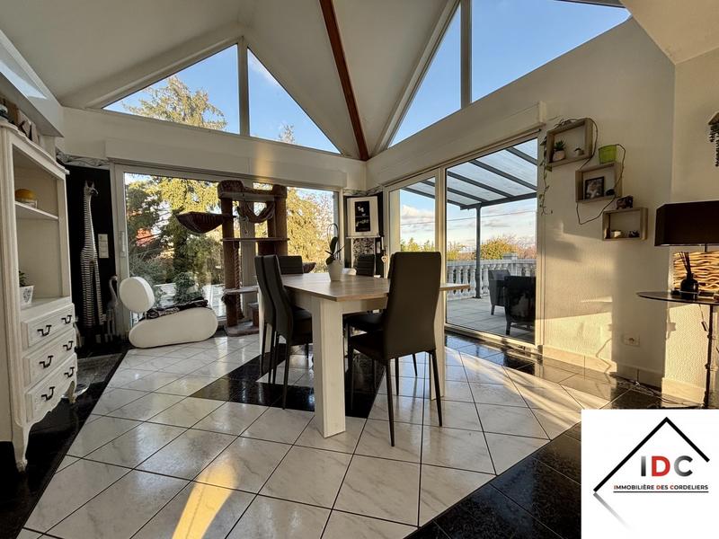 Maison - 166 m² - 6 pièces