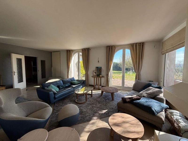 Maison - 241 m² - 6 pièces