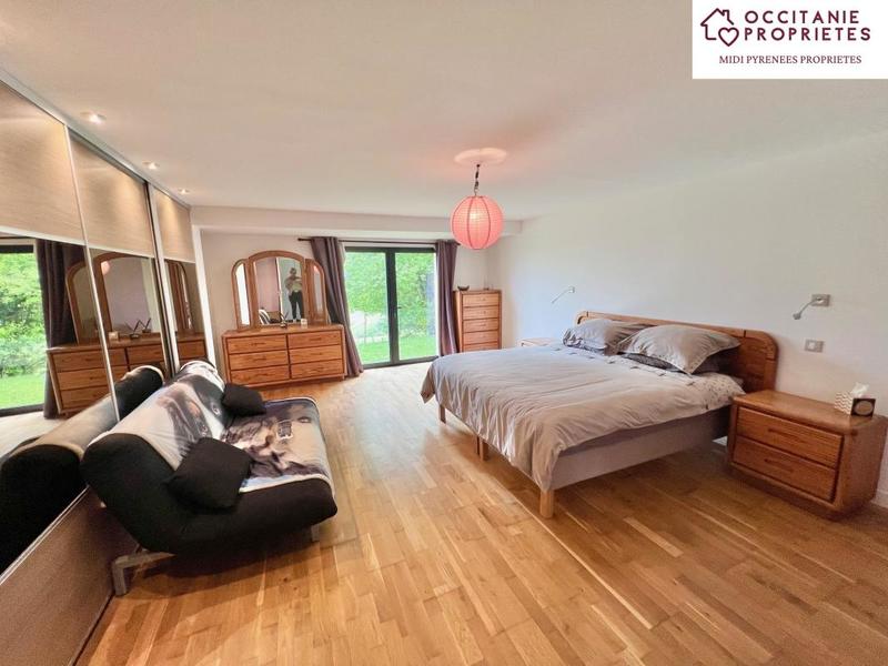 Propriété - 390 m² - 8 pièces