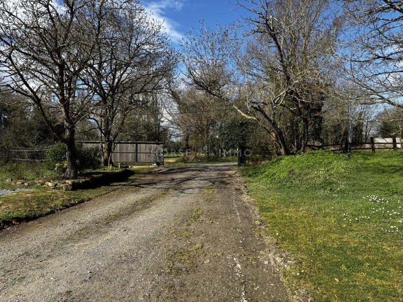 Propriété - 418 m² - 12 pièces