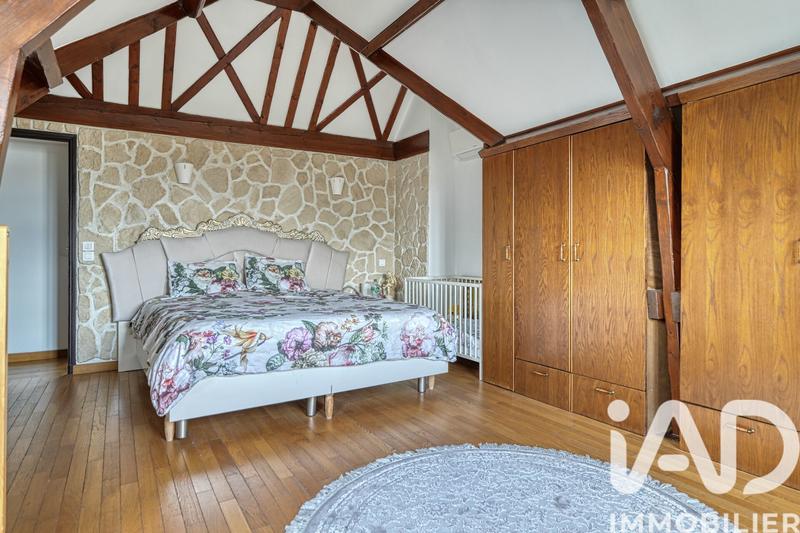 Maison - 182 m² - 9 pièces