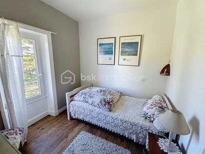 Demeure - 250 m² - 8 pièces