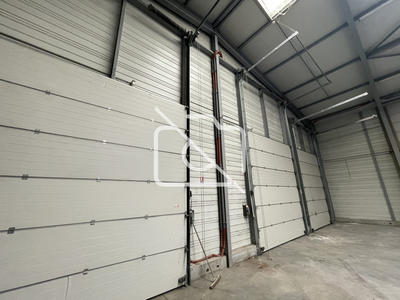 Entrepôt - 3 000 m²