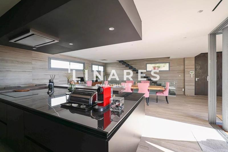 Villa - 250 m² - 6 pièces