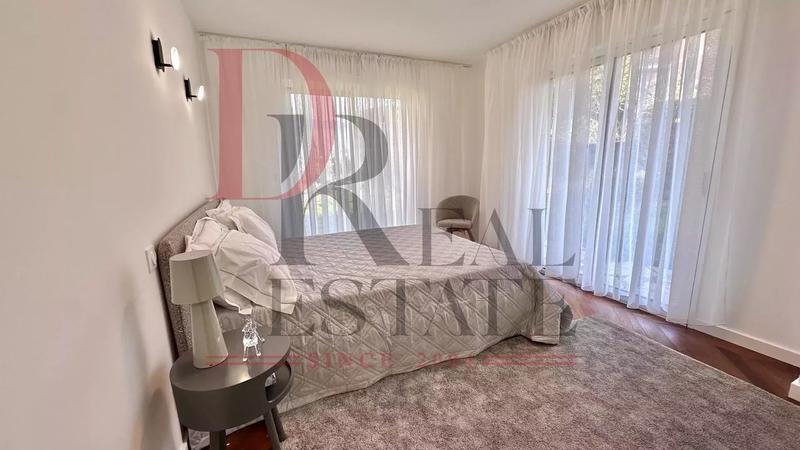 Duplex - 250 m² - 6 pièces