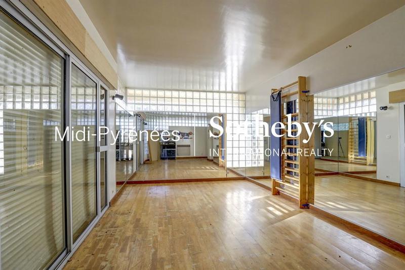 Maison - 270 m² - 10 pièces