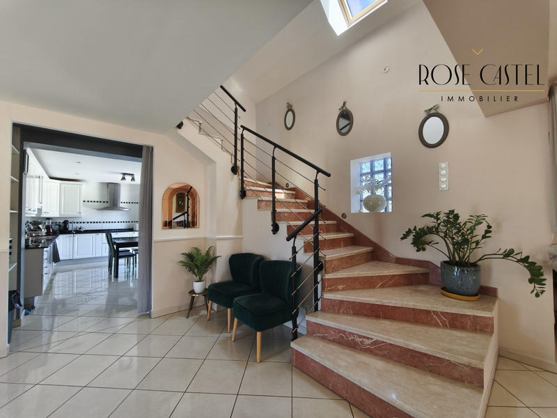 Maison - 221 m² - 6 pièces