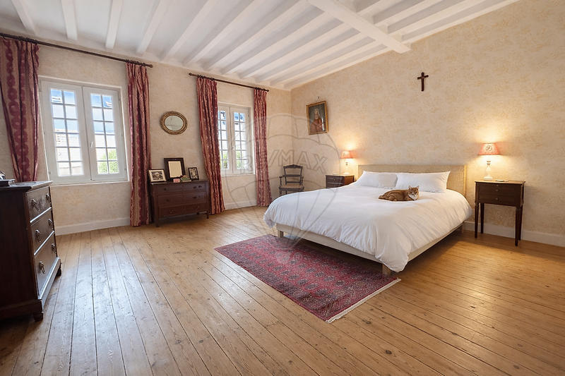 Propriété - 225 m² - 6 pièces