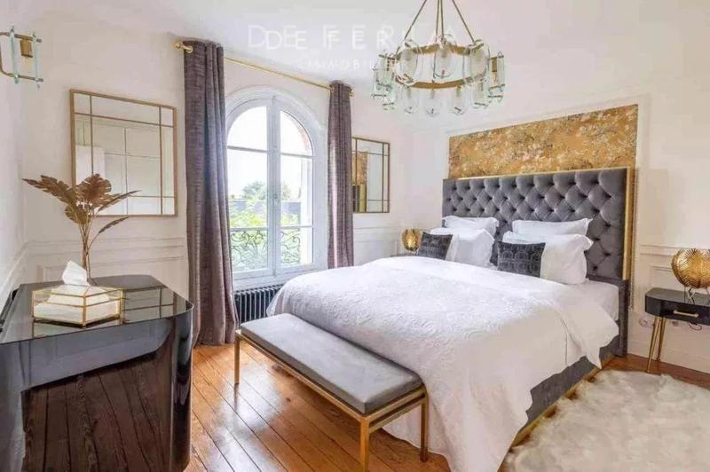 Maison - 276 m² - 8 pièces