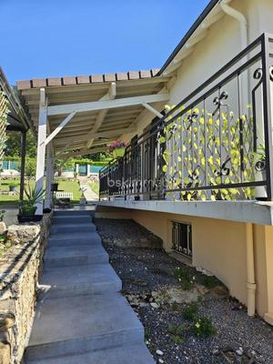 Maison traditionnelle - 162 m² - 7 pièces