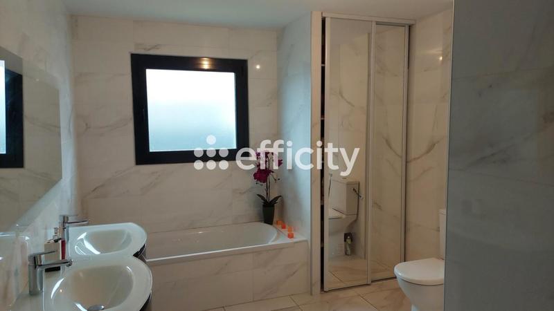 Maison - 176 m² - 7 pièces