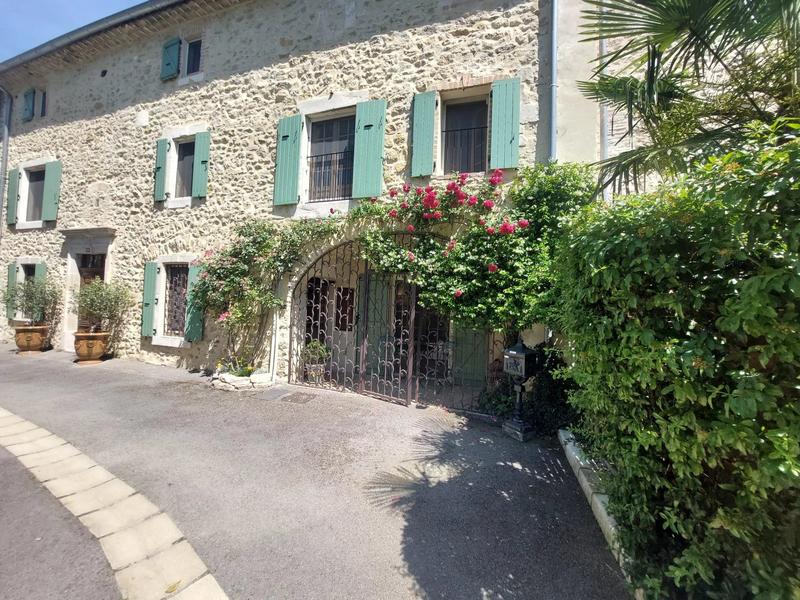 Maison traditionnelle - 268 m² - 10 pièces