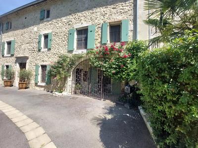 Maison traditionnelle - 268 m² - 10 pièces