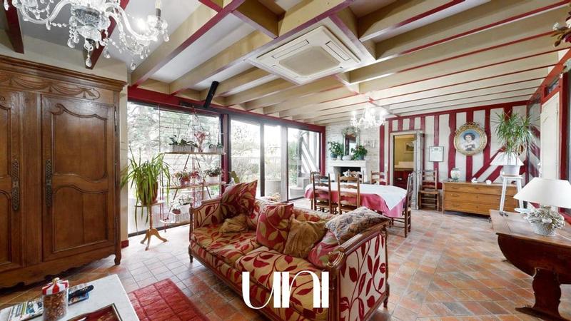 Maison - 220 m² - 8 pièces