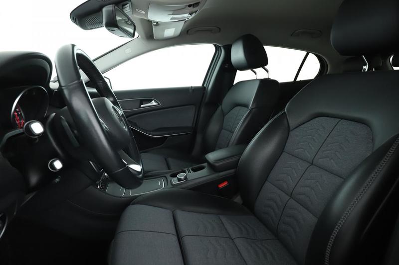 Mercedes Gla 180 Inspiration 7g-Dct 122 ch
