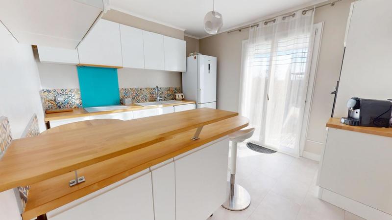 Maison - 202 m² - 7 pièces