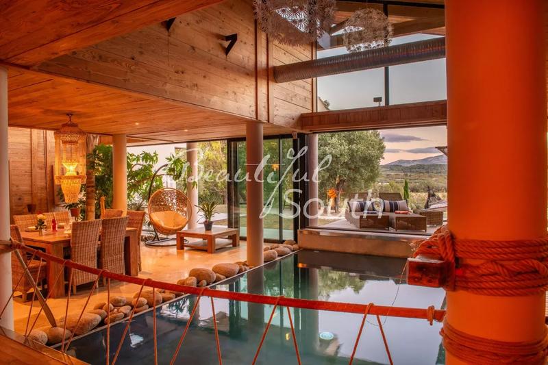 Maison - 230 m² - 5 pièces