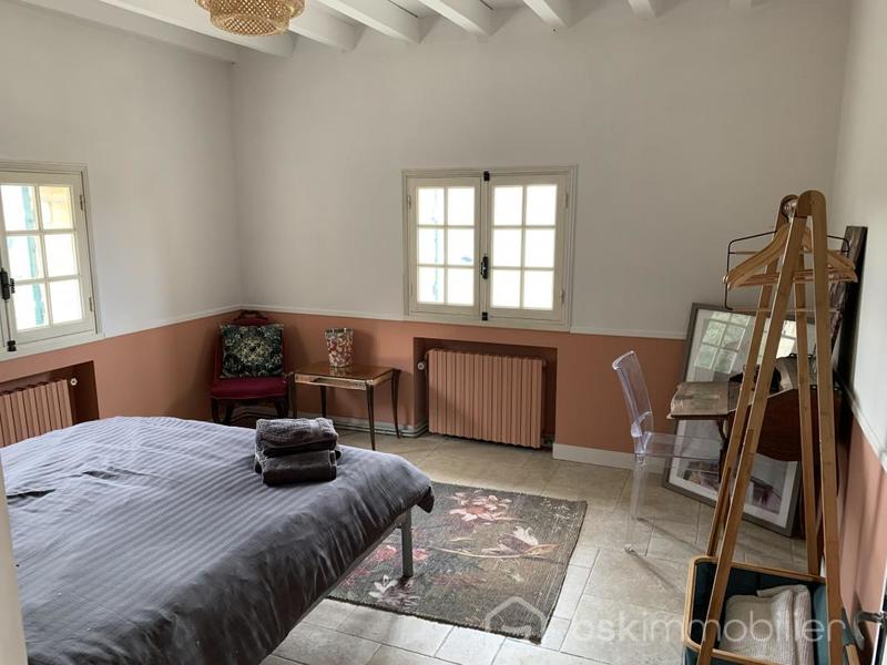 Propriété - 252 m² - 7 pièces