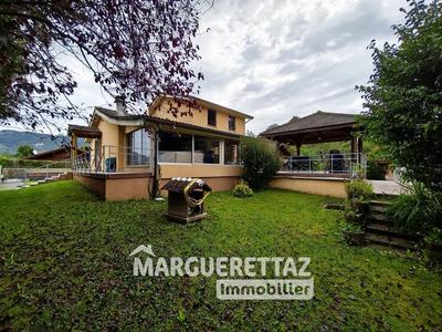 Maison - 198 m² - 8 pièces