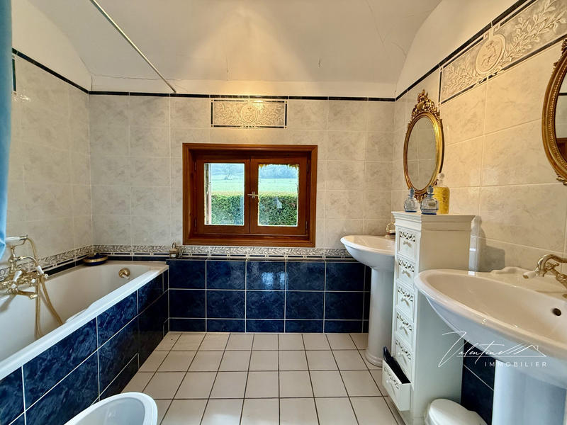 Maison - 322 m² - 7 pièces