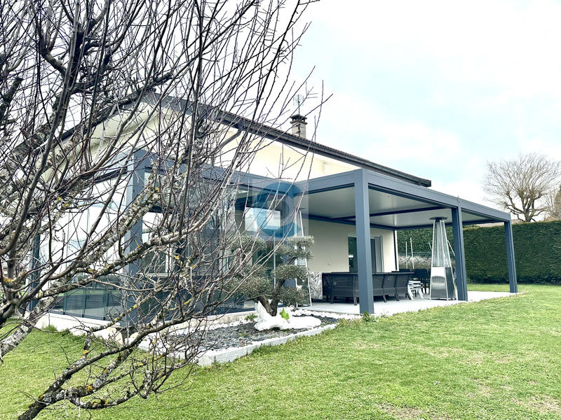 Maison - 228 m² - 8 pièces