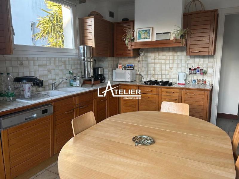 Maison - 181 m² - 7 pièces