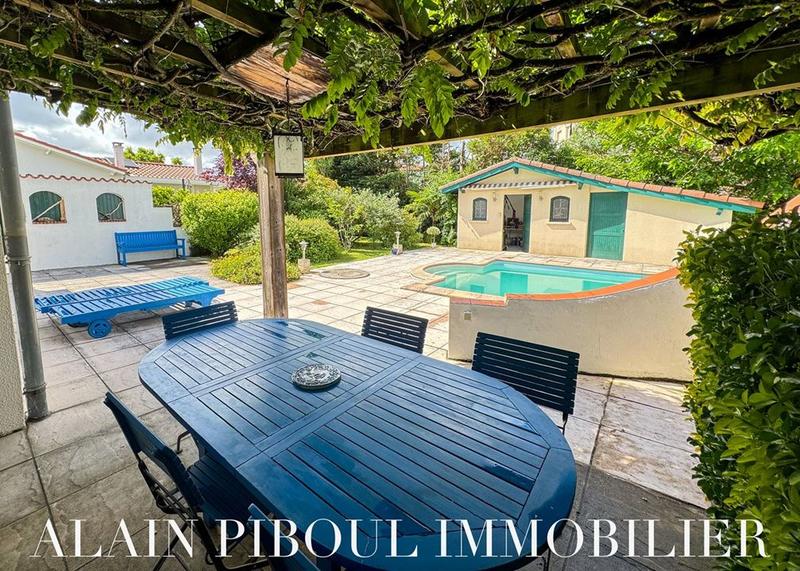 Maison traditionnelle - 208 m² - 8 pièces