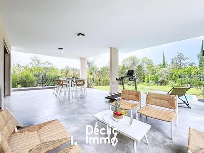 Maison - 210 m² - 5 pièces