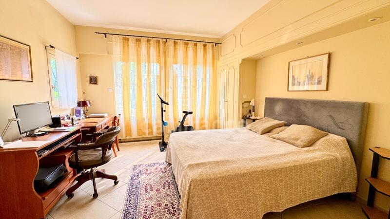 Maison - 265 m² - 8 pièces