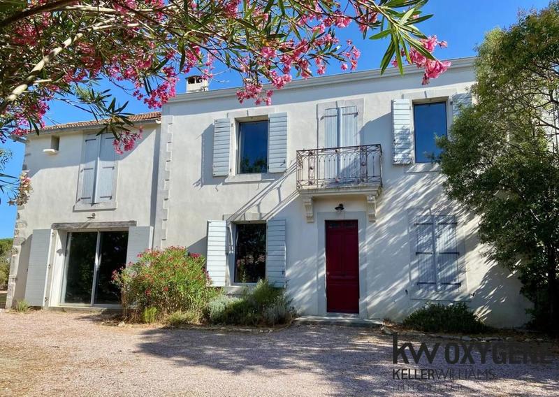 Maison - 240 m² - 8 pièces