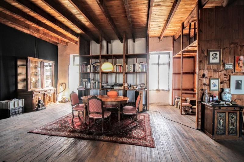 Maison - 610 m² - 2 pièces