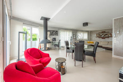 Maison - 242 m² - 8 pièces