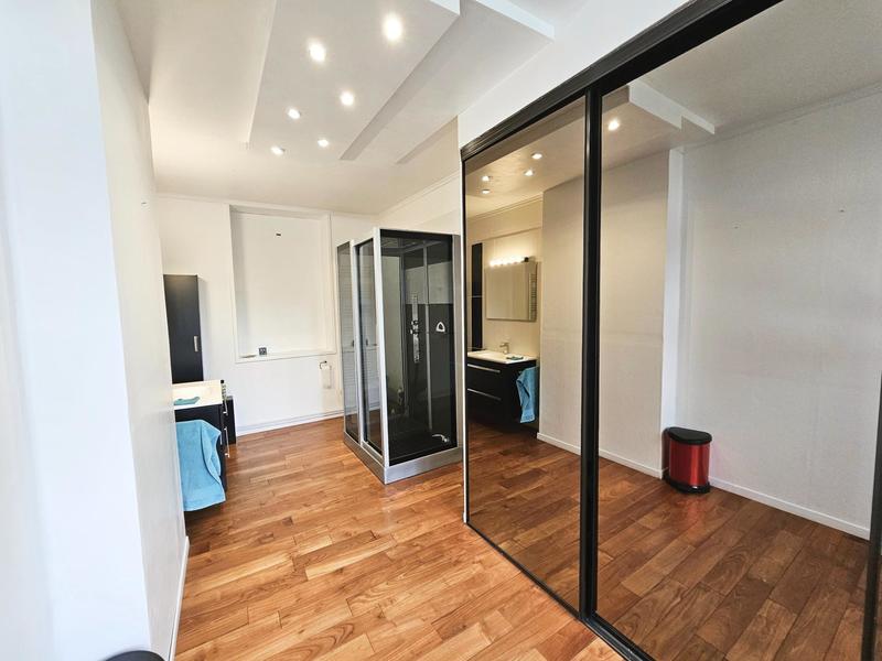 Maison - 204 m² - 8 pièces