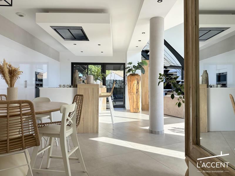 Villa - 223 m² - 7 pièces