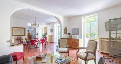 Maison - 295 m² - 12 pièces