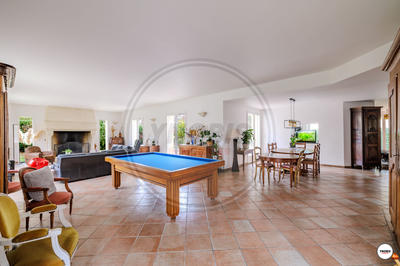 Maison - 256 m² - 9 pièces