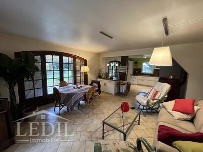 Maison - 224 m² - 6 pièces