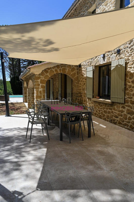 Maison - 250 m² - 8 pièces