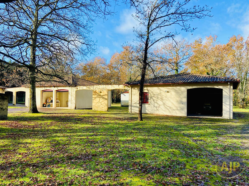 Maison - 209 m² - 8 pièces