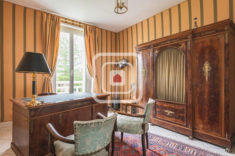 Maison - 185 m² - 7 pièces