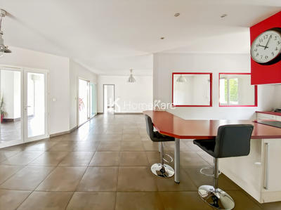 Maison - 200 m² - 5 pièces